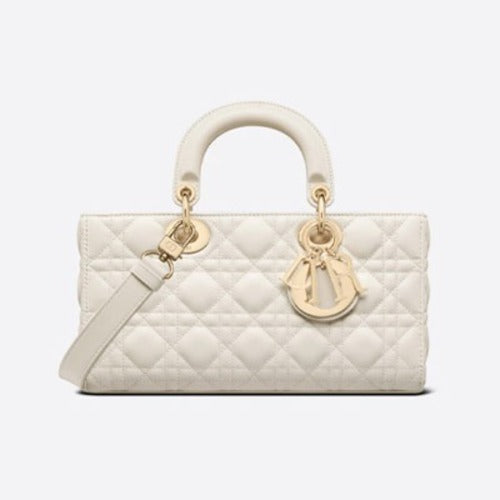 디올 레이디 디조이백 화이트 (지수 착용)