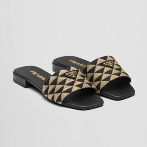 프라다 자수 장식 패브릭 슬라이드 슬리퍼 (차정원 착용)