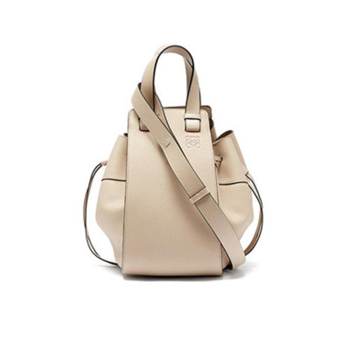 로에베 미니 해먹백 라이트오트 (제니 착용)