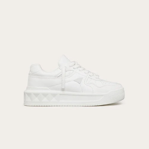 발렌티노 원 스터드 XL 로우탑 스니커즈 화이트 (슈가 착용)