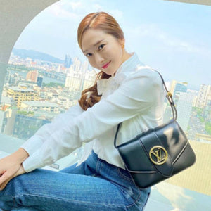루이비통 퐁뇌프 크로스백 블랙 (제시카,크리스탈 착용)