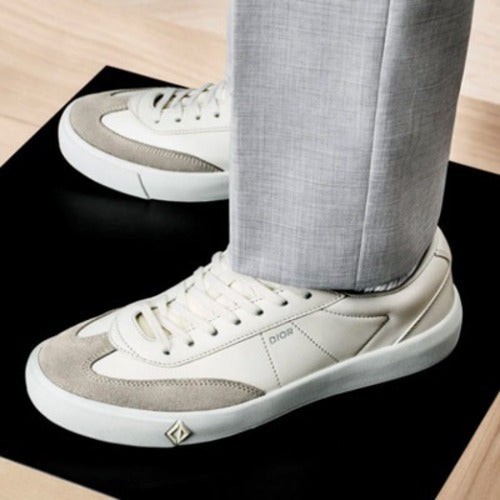 디올 B101 누벅 스니커즈 크림 (세훈 착용)