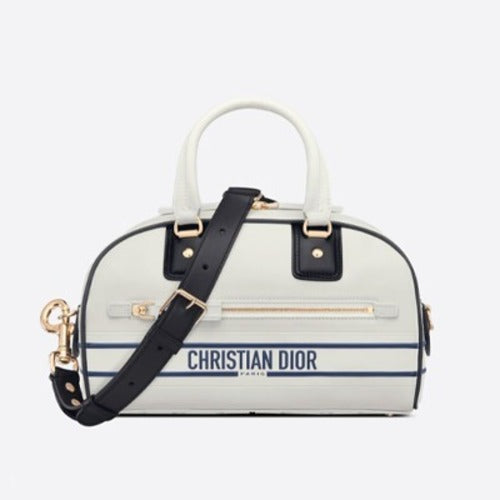 디올 바이브 스몰 지퍼 볼링백 화이트 (리정,수지 착용)