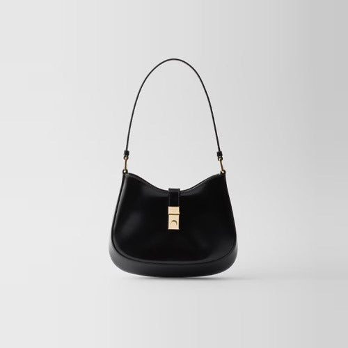 프라다 클라스프 클로저가 달린 브러시드 가죽 숄더백 블랙