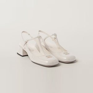 미우미우 페이던트 가죽 슬링백 펌프스 화이트