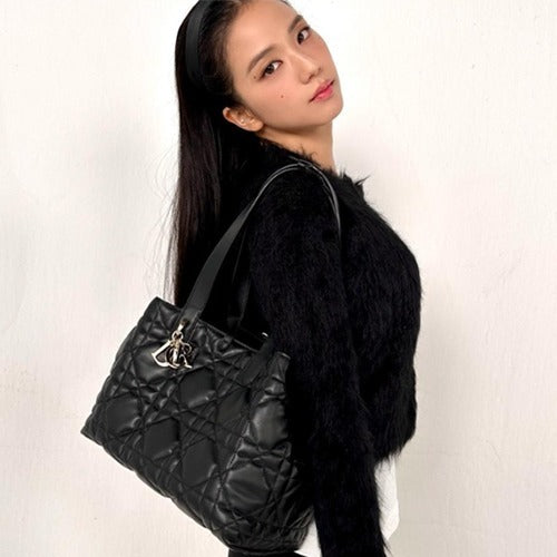 디올 뚜주흐 미디움 숄더백 블랙 (지수,고민시,김연아 착용)