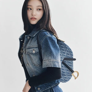 디올 데님 오블리크 새들백 블루 (해린,김민하 착용)