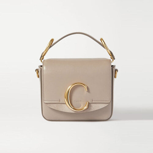 끌로에 C 레더 미니 숄더백 모티 그레이 (조이 착용)