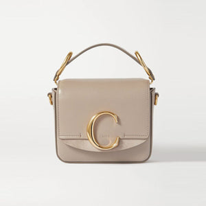 끌로에 C 레더 미니 숄더백 모티 그레이 (조이 착용)