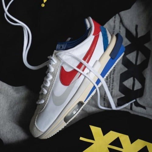 나이키 X 사카이 줌 코르테즈 4.0 화이트 앤 유니버시티 레드 (식케이 착용)