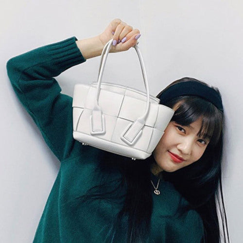 보테가베네타 아르코 탑 핸들백 29/33 비안코 (조이,차정원 착용)