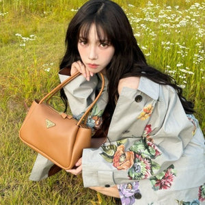 프라다 미디엄 가죽 핸드백 브라운 1BA444 (카리나 착용)