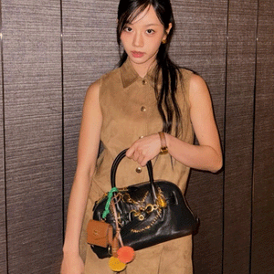 미우미우 아방뛰르 나파 가죽 스몰 탑 핸들백 블랙 5BB169 (혜리 착용)