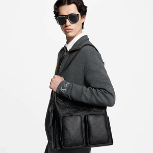 루이비통 모노그램 섀도우 호보 카고 블랙 M14778