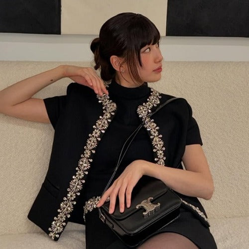 셀린느 트라이엄프 틴 트리오페 백 블랙 (수지 착용)