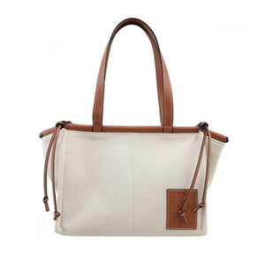 로에베 쿠션 토트백 라이트 오트 (수지 착용)