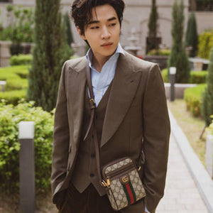 오피디아 GG 미니 크로스백 (헨리 착용)