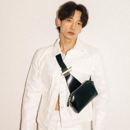 지방시 박스레더 스몰 안티고나 크로스 바디백 (비 착용)