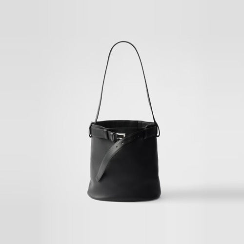프라다 벨트가 달린 버클 가죽 버킷백 블랙 1BE085