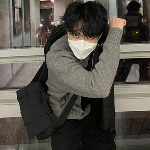 보테가베네타 패디드 테크 카세트백 블랙 (박서준,피오,도영 착용)