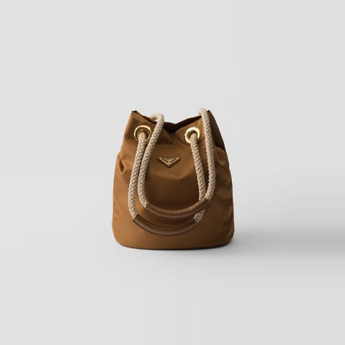 프라다 마리너 리나일론 스몰 버킷백 브라운 1BE082