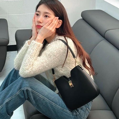 셀린느 스몰 소프트 16 까미유 백 블랙 (수지,기은세 착용)