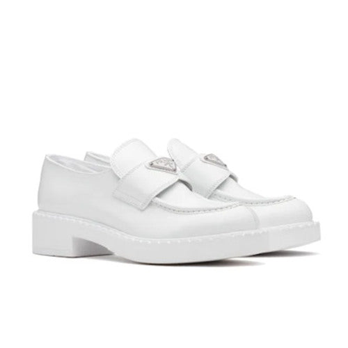 프라다 브러시드 가죽 로퍼 화이트