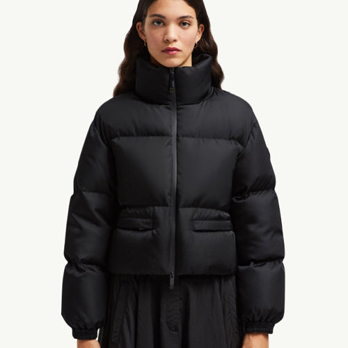 몽클레어 비섹 숏 다운 재킷 블랙 (제니 착용)