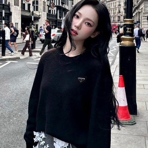 [국내배송/당일출고] 프라다 사피아노 삼각 로고 니트 블랙 (카리나,이솜,전소미 착용)