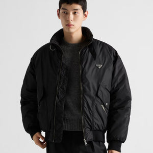 [국내배송] 프라다 미디움 웨이트 리나일론 다운 재킷 블랙