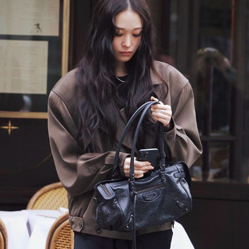 발렌시아가 르 시티 이스트 웨스트 백 블랙 (올데프 애니,노윤서 착용)