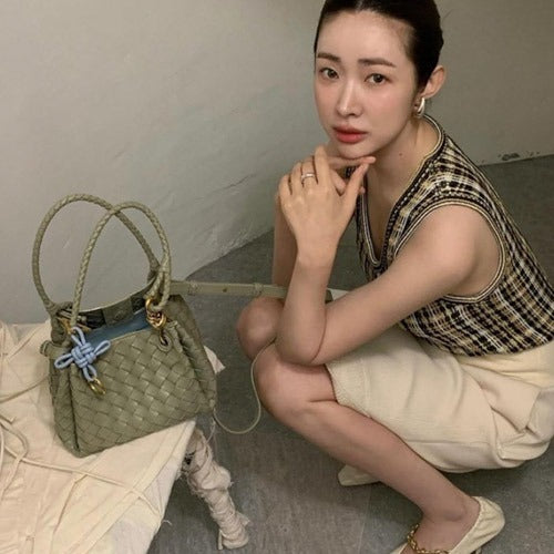 보테가베네타 스몰 안디아모 파라슈트 백 트래버틴 (차정원,이청아,혜리 착용)